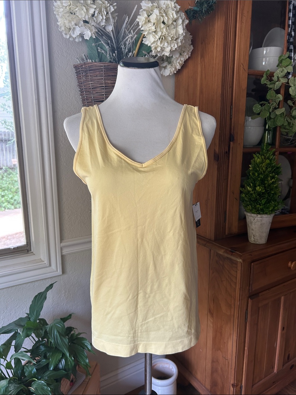 White House Black Market Pale Yellow V-Neck Tank Top New